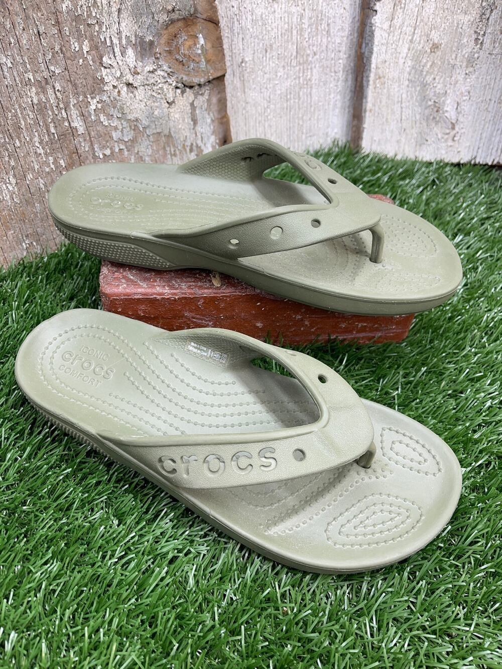 CROCS Light Green Flip Flops Sandals Women's 7
